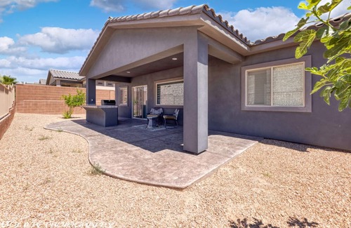 Mesquite House | Beautiful 3-bed professionally appointed golf sport & desert recreation getaway.