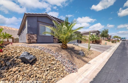 Mesquite House | Beautiful 3-bed professionally appointed golf sport & desert recreation getaway.