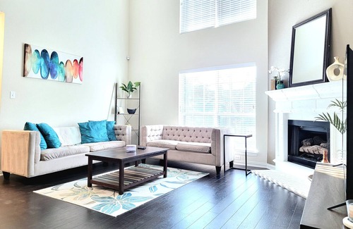 Lewisville House | Beautiful 3 bed Townhome in Lewisville with Access to DFW Airport and Frisco
