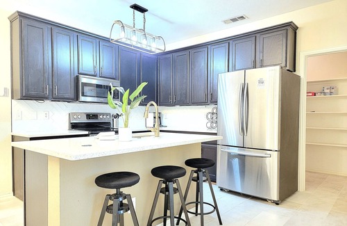 Lewisville House | Beautiful 3 bed Townhome in Lewisville with Access to DFW Airport and Frisco