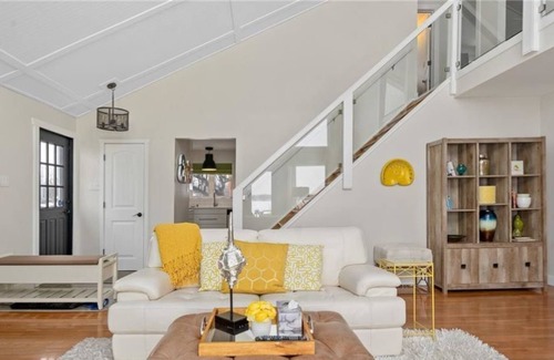 Rossmore Cottage | Beautiful 3-Bed Waterfront Home