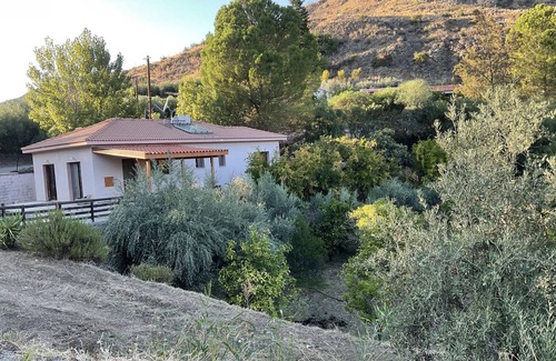 Arakapas House | Beautiful 3 Bedr House in Arakapas With Fireplace