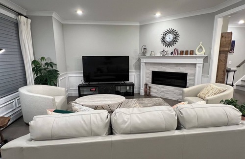 Palisades Park House | Beautiful 3-Bedroom Home only 20 minutes away from New York