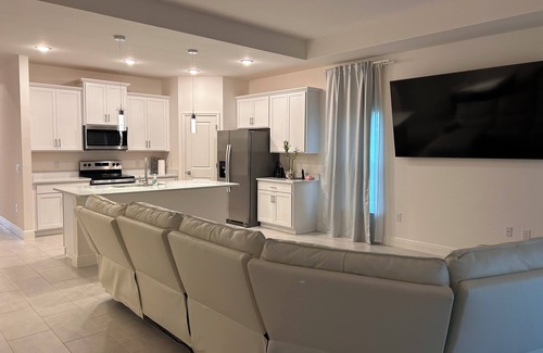 Port Charlotte House | Beautiful 3-bedroom house in serene Port Charlotte with AC, WiFi