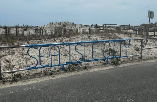 Sea Isle City Condo | Beautiful 3 Bedroom condo, one block from beach, in center of Sea Isle City