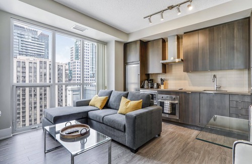 Wellington Place Condo | Beautiful 3 Bedroom 2 Bath Condo Suite - Fully Equipped, Fully Furnished