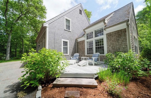 Mashpee House | Beautiful 3 bedroom 2 bath home on quiet street just feet from lovely Johns Pond