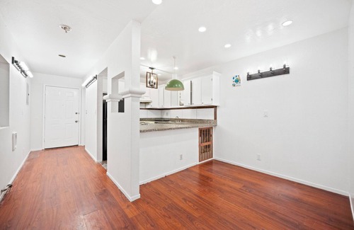 Mosswood Apartment | Beautiful 3 bedroom/2 bath unit in Oakland