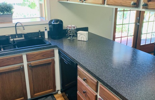 Keizer House | Beautiful 3 bedroom/2 bath + bonus room!