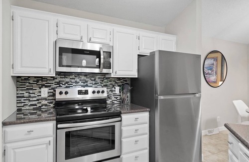 Columbia Condo | Beautiful 3-bedroom 2 bath condo with high speed WiFi and wooded views!