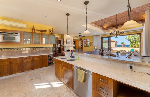 Nopolo House | Beautiful 3 bedroom & 3 1/2 bathroom custom Home. Amazing Ocean View