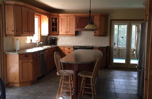 Dunchurch Cottage | Beautiful 3 Bedroom Cottage on Whitestone Lake