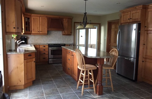 Dunchurch Cottage | Beautiful 3 Bedroom Cottage on Whitestone Lake