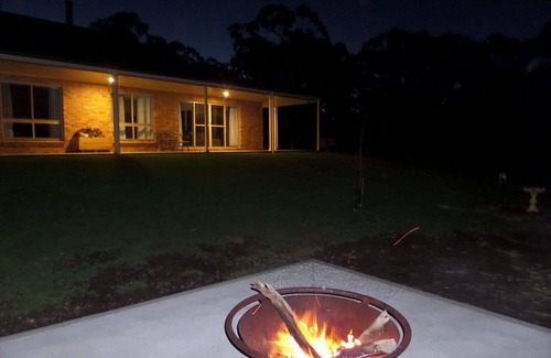 Portland House | Beautiful 3 bedroom cottage on 25 acres with visiting native birds & wildlife