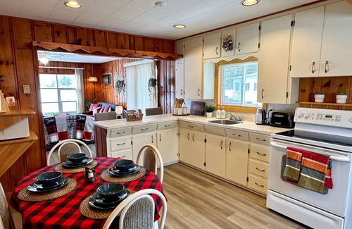 Havelock-Belmont-Methuen Cottage | Beautiful 3 Bedroom Cottage - Waterfront
