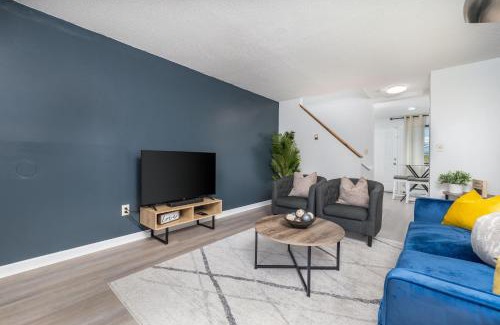 Hartford House | Beautiful 3 bedroom Condo in Hartford!