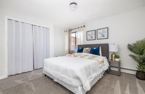 Hartford House | Beautiful 3 bedroom Condo in Hartford!