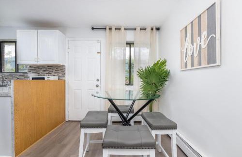 Hartford House | Beautiful 3 bedroom Condo in Hartford!