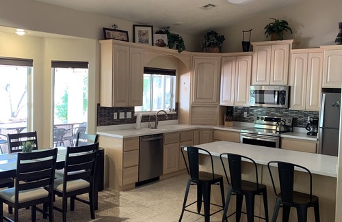 Mesquite House | Beautiful 3 Bedroom Desert Retreat - Entire Home with huge covered patio!