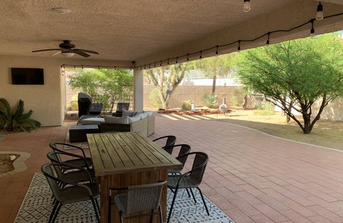 Mesquite House | Beautiful 3 Bedroom Desert Retreat - Entire Home with huge covered patio!