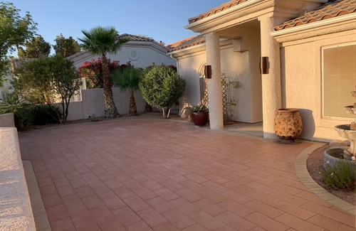 Mesquite House | Beautiful 3 Bedroom Desert Retreat - Entire Home with huge covered patio!