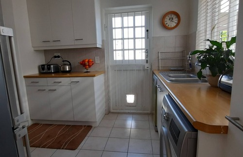 Pinelands House | Beautiful 3 bedroom family home!