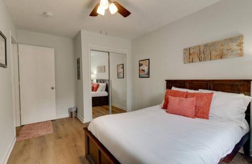 Downtown Nashville Apartment | Beautiful 3 Bedroom- free parking 2M to Broadway