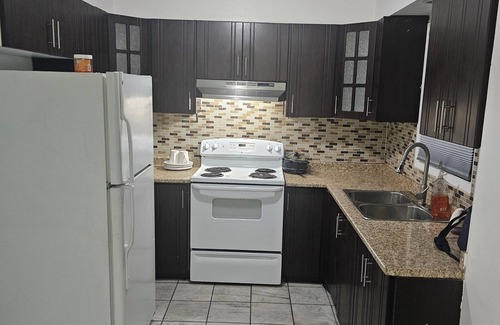 Brampton West House | Beautiful 3 bedroom house just 20 minutes to Pearson airport