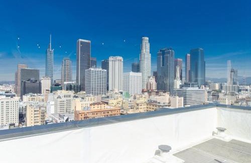 Downtown Los Angeles Apartment | Beautiful 3 Bedroom High Rise with Pool, Hot Tub and Rooftop Views