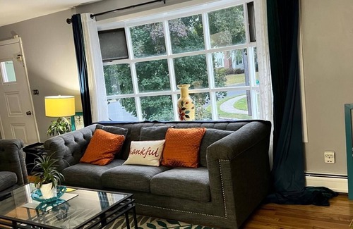 Stratford Apartment | Beautiful 3 Bedroom Home Stratford CT Close to Train, I95, Beach & Shopping