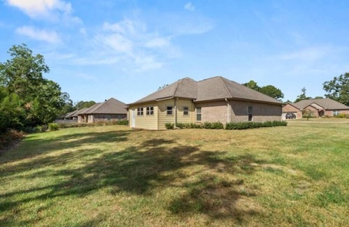 DeRidder House | Beautiful 3 Bedroom House in Great Neighborhood