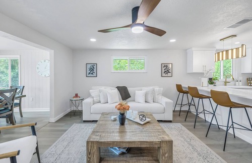 Alta Vista House | Beautiful 3-bedroom house with heated pool and e-bikes near Siesta Key beach