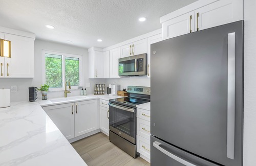 Alta Vista House | Beautiful 3-bedroom house with heated pool and e-bikes near Siesta Key beach