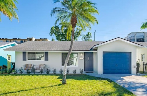East Ocean Ave House | Beautiful 3 bedroom home really close to the beach