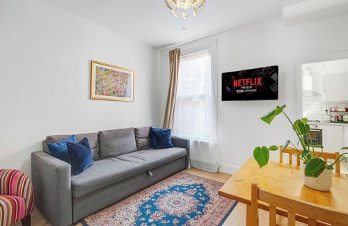 Tottenham Green House | Beautiful 3 Bedroom House in North London