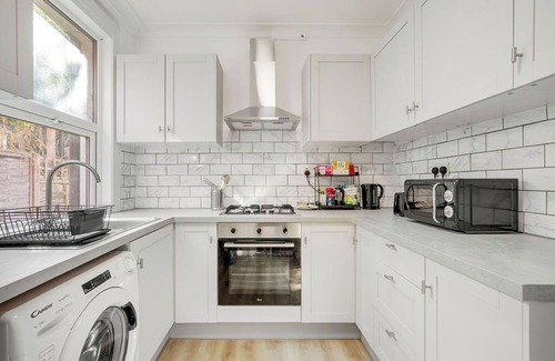 Tottenham Green House | Beautiful 3 Bedroom House in North London