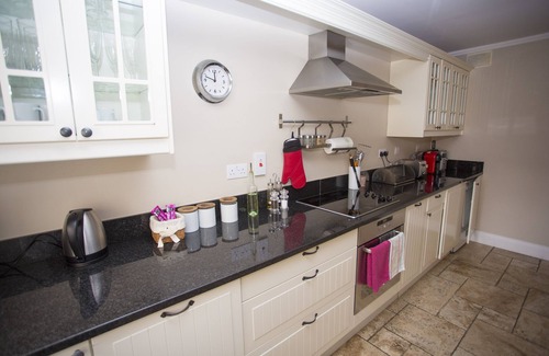 Lismullin Cottage | Beautiful 3 bedroom house in a delightfully landscaped and private courtyard