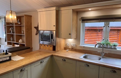 Morpeth Cabin | Beautiful 3 bedroom lodge with hot tub in stunning Northumberland