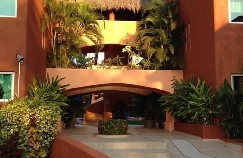 Ixtapa - Zihuatanejo Condo | Beautiful 3 Bedroom Condo w Swimming Pool- 1 Block from Fabulous La Ropa Beach