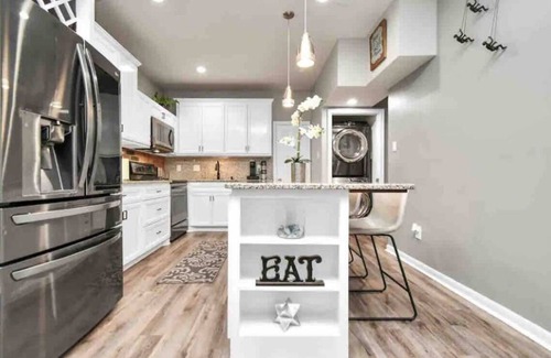 Barker House | Beautiful 3-bedroom Patio Home in Houston w/WiFi, AC near Champions Golf course