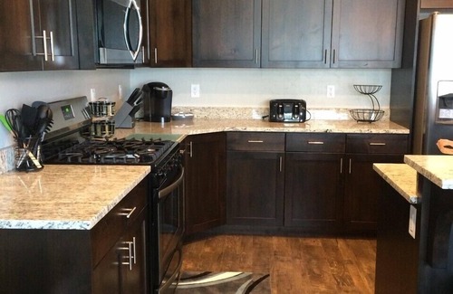 Hyrum House | Beautiful 3 Bedroom Townhouse, 10 Mins to Logan.