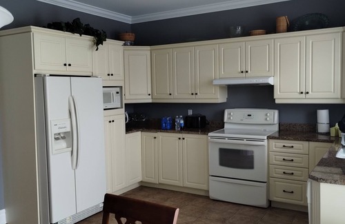 Magog House | Beautiful 3 Bedroom Townhouse Facing The Lake Walk To Town!