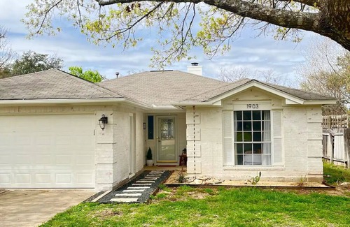 McNeil House | Beautiful 3 Bedroom Home Between Domain and Lake Travis