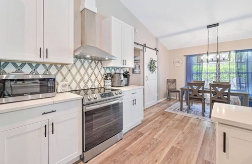 Three Oaks House | Beautiful 3 Bedroom House with Inground Pool! Close to everything!