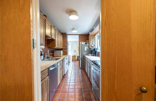 Ridgefield House | Beautiful 3 Bedroom Lake House