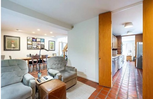 Ridgefield House | Beautiful 3 Bedroom Lake House
