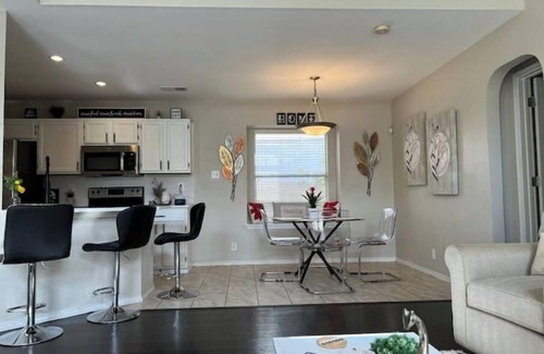 Wetmore House | Beautiful 3 Bedroom Home