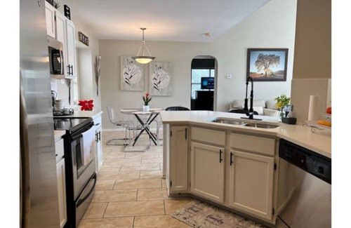 Wetmore House | Beautiful 3 Bedroom Home