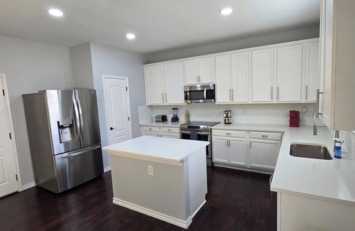 Far North Central House | Beautiful 3 bedroom house with private pool, WiFi, San Antonio Rim/Cantera area