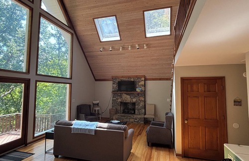 Scottsville House | Beautiful 3-bedroom lake house with view, direct dock access, game room and more